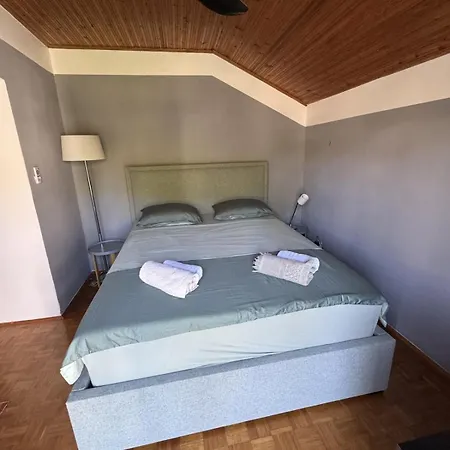 Big Family House With Access Dom wakacyjny Ždrelac