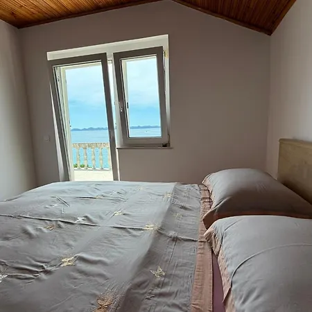 Big Family House With Access * Ždrelac