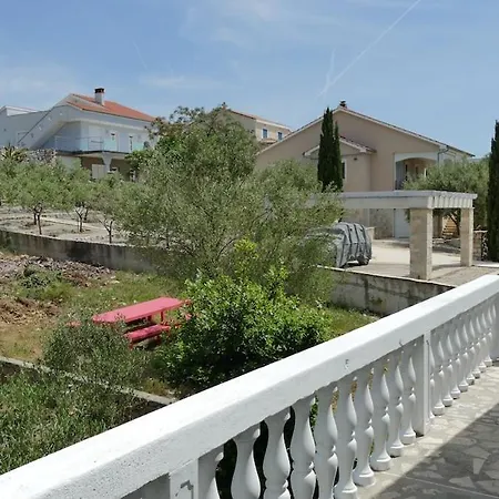 Big Family House With Access * Ždrelac
