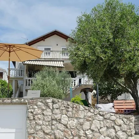 Big Family House With Access Ždrelac