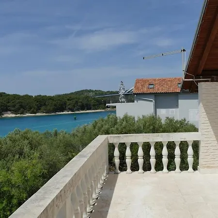 Big Family House With Access * Ždrelac