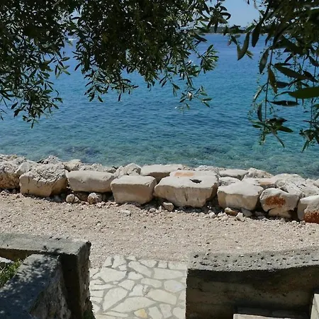 Big Family House With Access Ždrelac